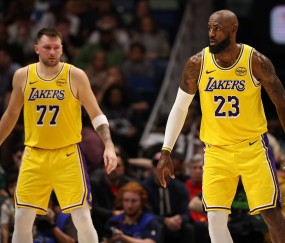 星空娱乐-防守&amp;篮板&amp;传导球&amp;替补阵容都是问题！湖人只靠双星是无法赢球的