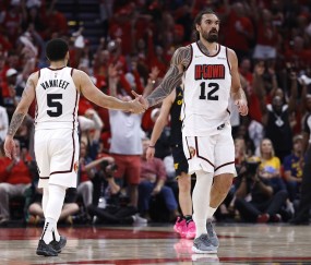 星空体育app-火媒：缺少范弗里特和亚当斯战绩仍然追平上赛季 真的很了不起