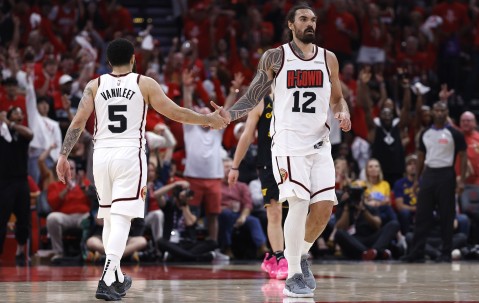 星空体育app-火媒：缺少范弗里特和亚当斯战绩仍然追平上赛季 真的很了不起