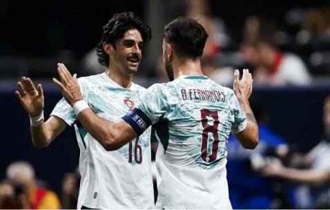 星空体育app下载-特林康：马丁内斯会决定让谁首发；葡萄牙提前适应美国环境